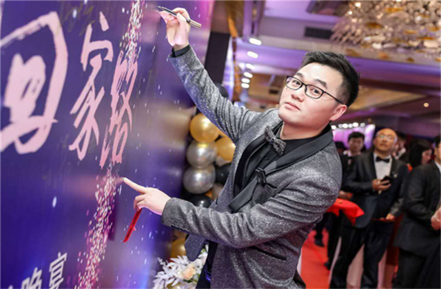 【高光“疫”事】勇敢逆行的特殊“网约车”——九游老哥90后，用信念打通生命运输线