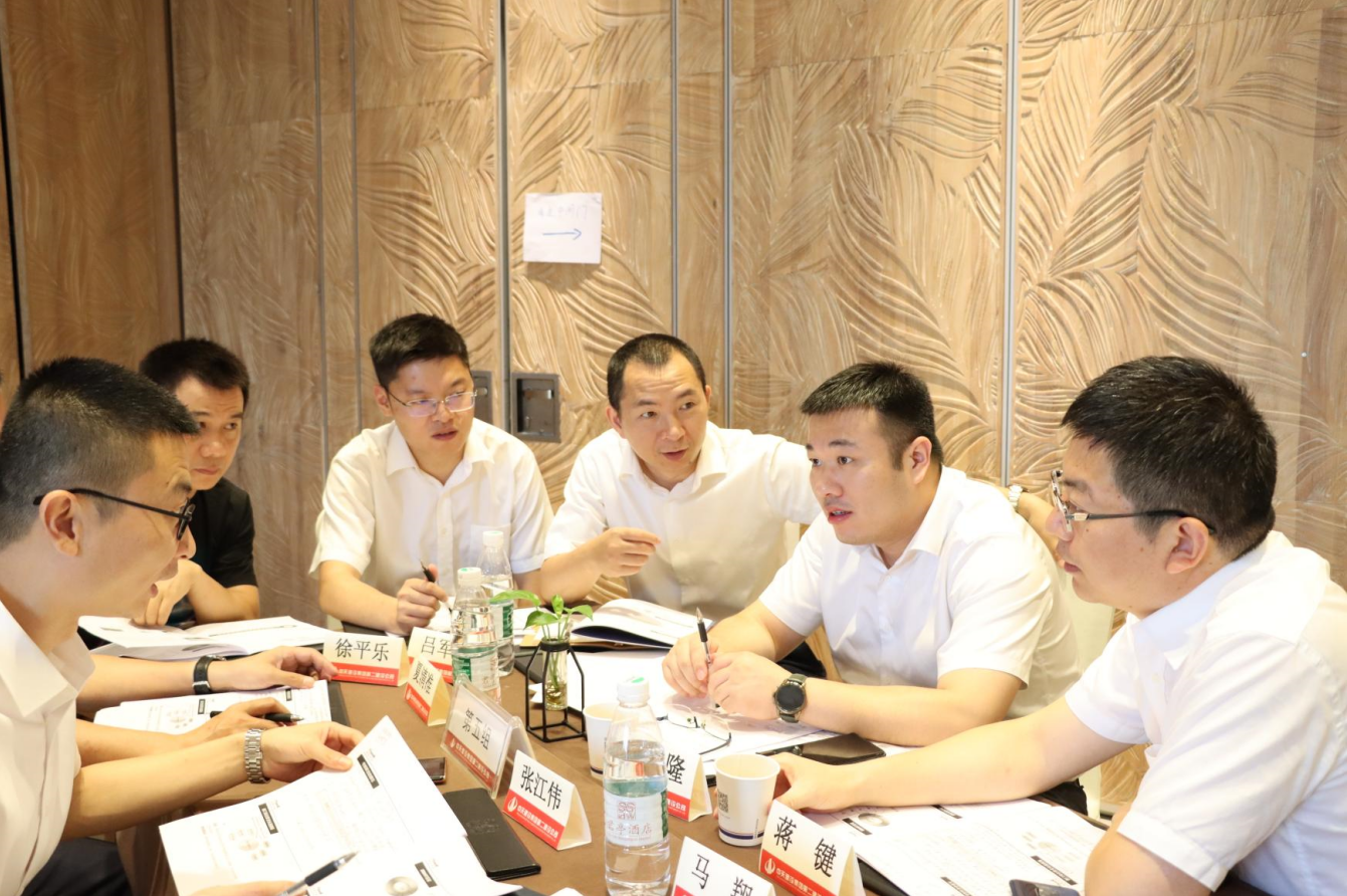 2021年6月25日-26日，九游老哥二建组织开展了2021年中高层主管执行力培训。本次培训特邀清华、北大、上海交大总裁班讲师，中国企业家协会特聘高级讲师许晋老师进行授课。